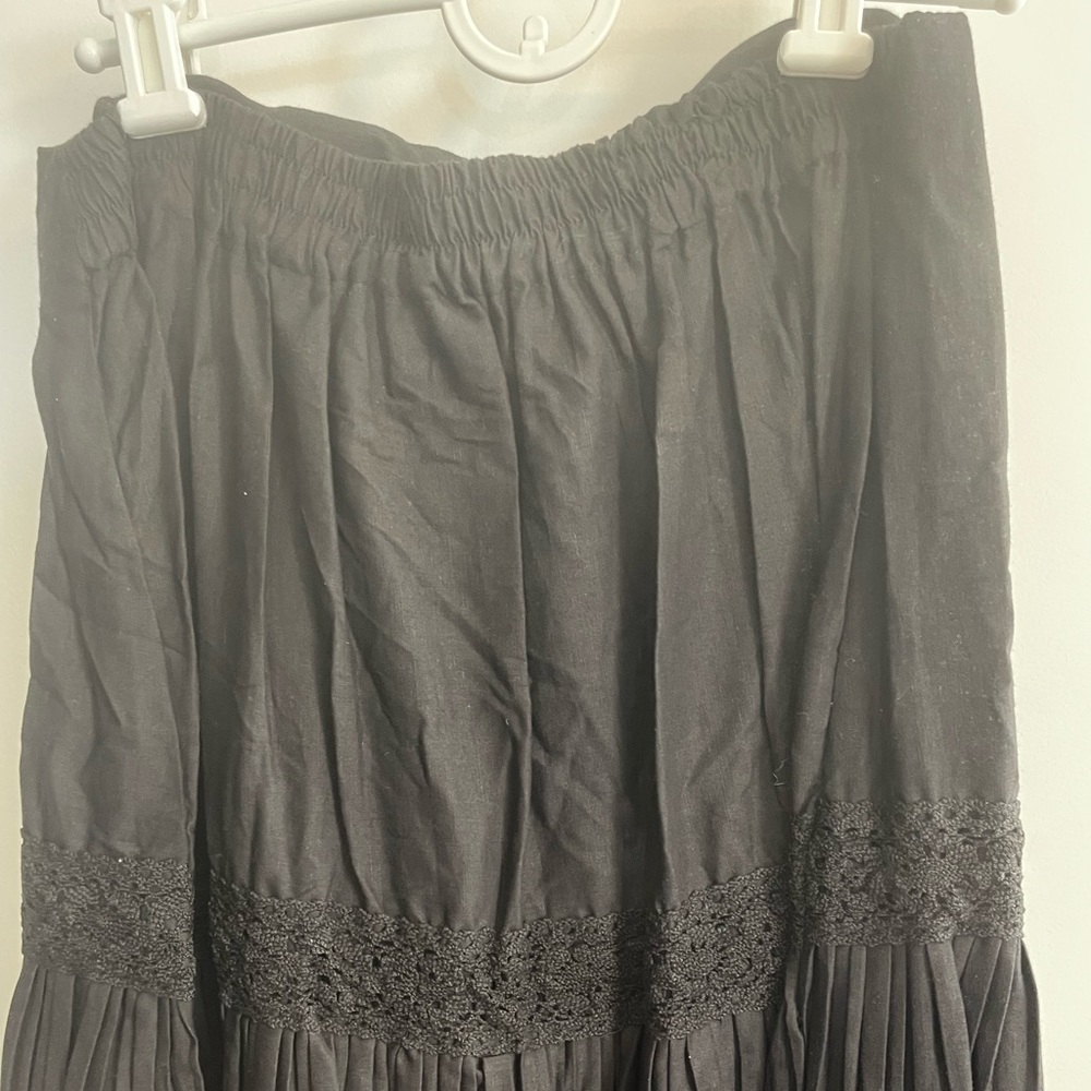 Long cotton Southwest Canyon, size Large skirt. Relative back and above ankle